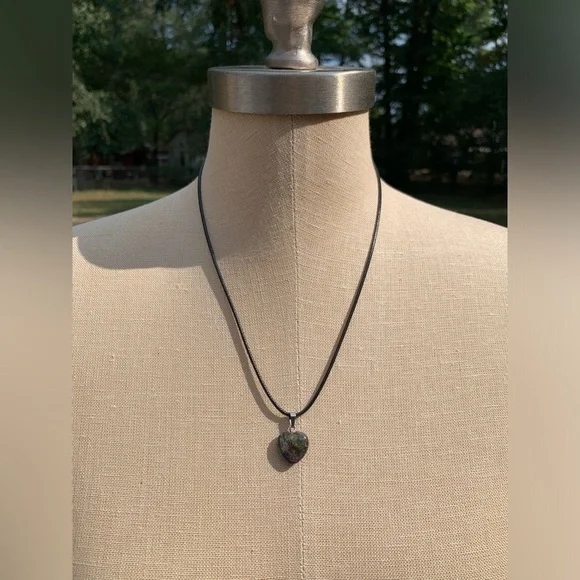 Handmade Genuine Stone Heart Amulet Necklace - Picture 11 of 15